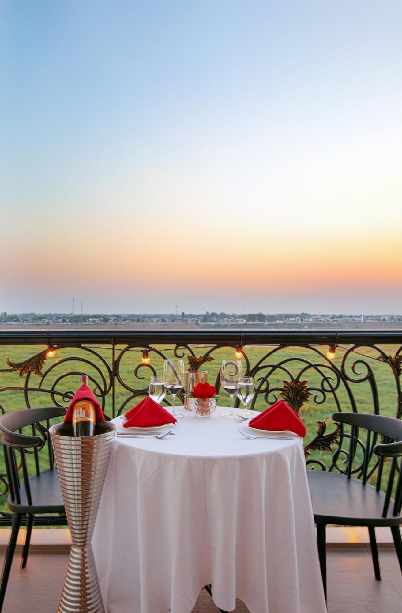 La Seine Hotel Vientiane Buitenkant foto